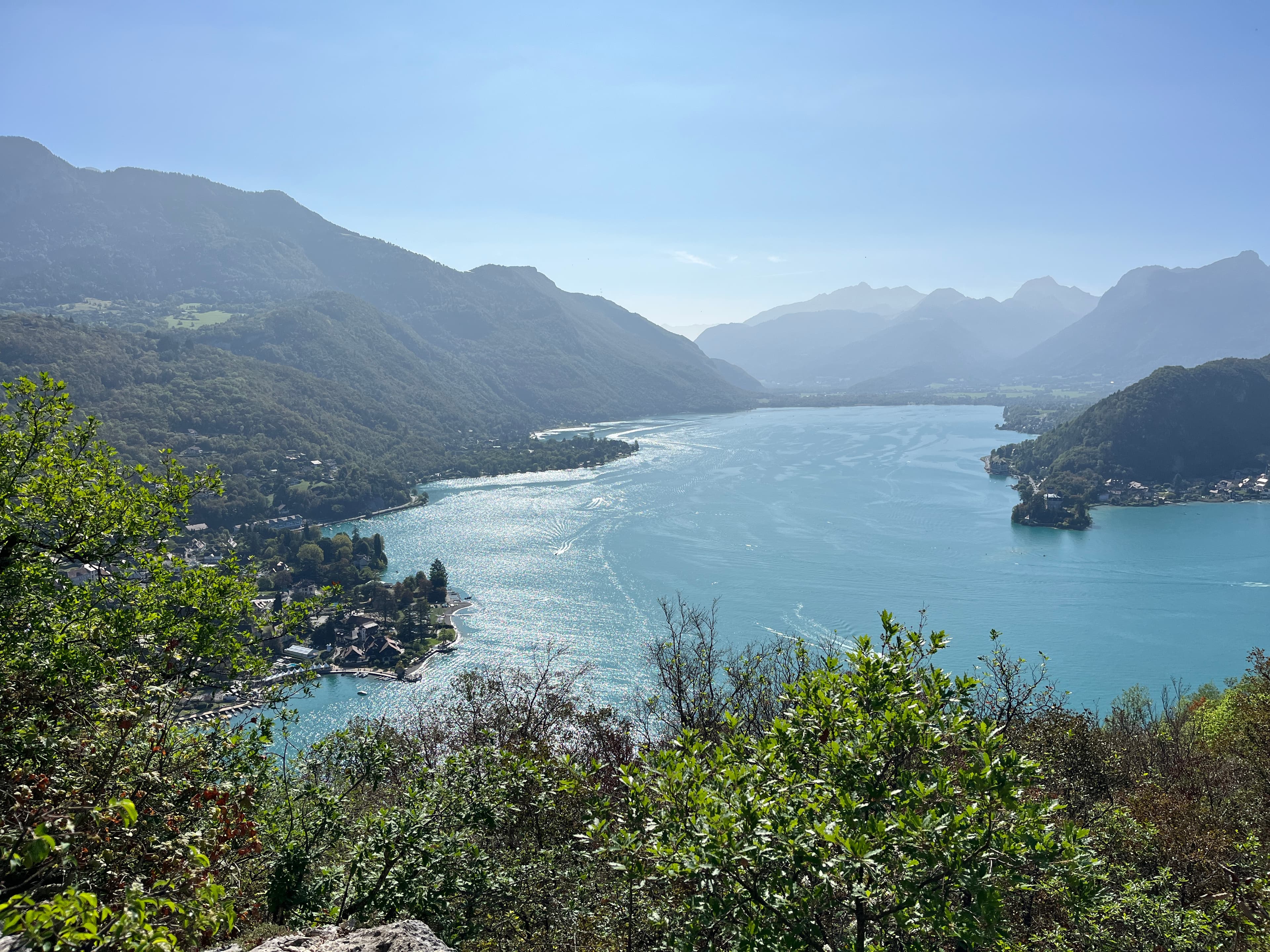 Randonnée réserve naturelle du Roc de Chère · Randonnée pédestre à Lac d’Annecy
