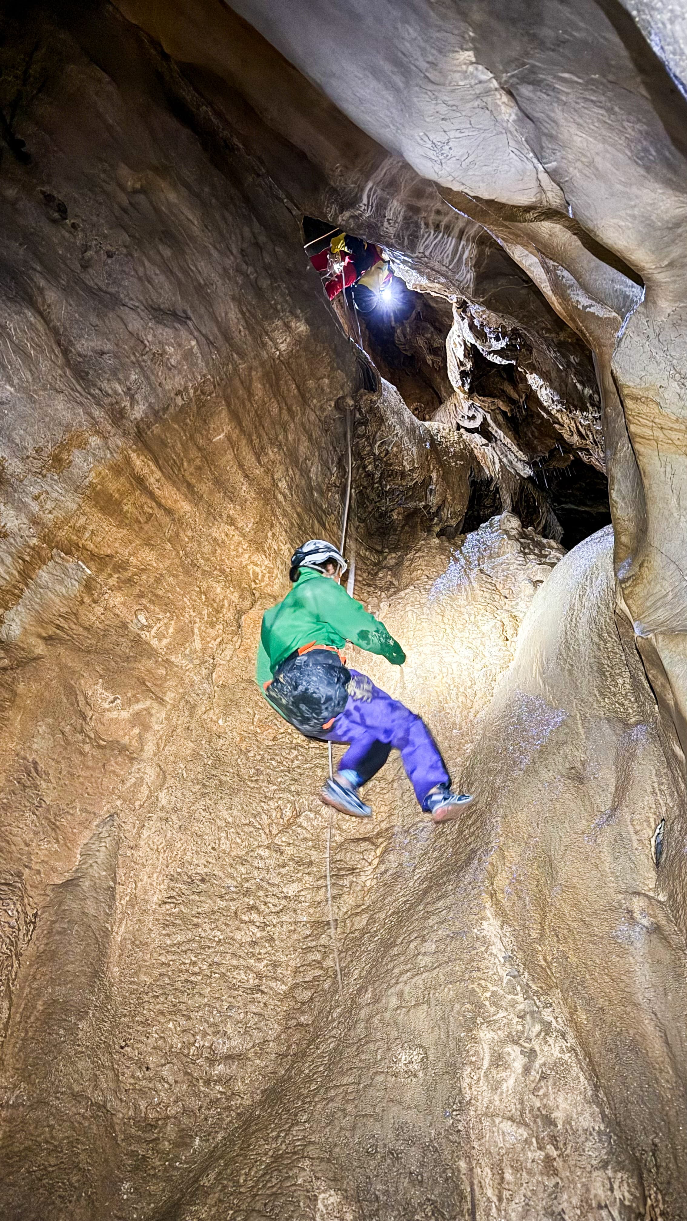 Découverte de la spéléologie à la grotte de Prérouge, photo 1