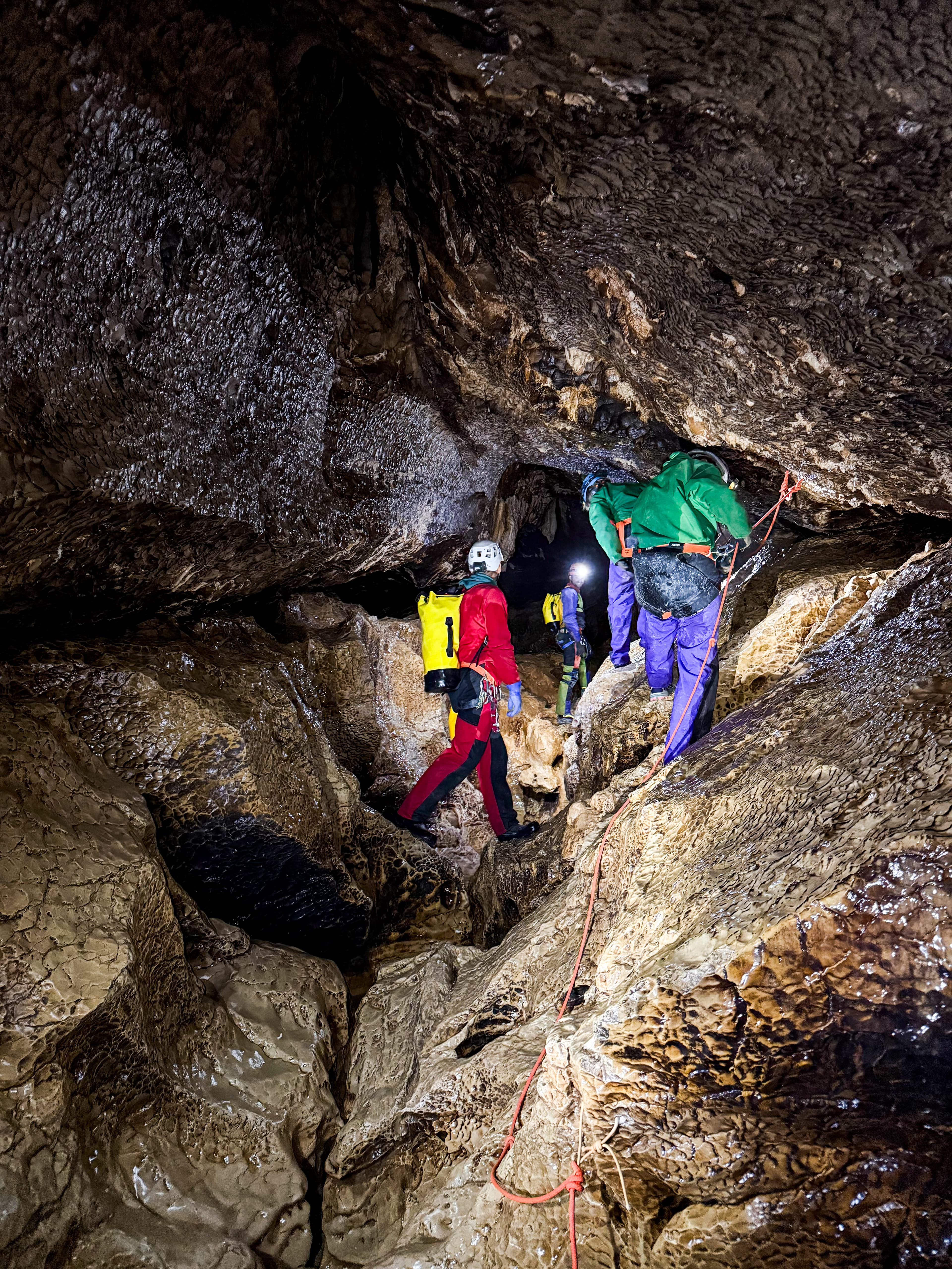 Découverte de la spéléologie à la grotte de Prérouge, photo 3