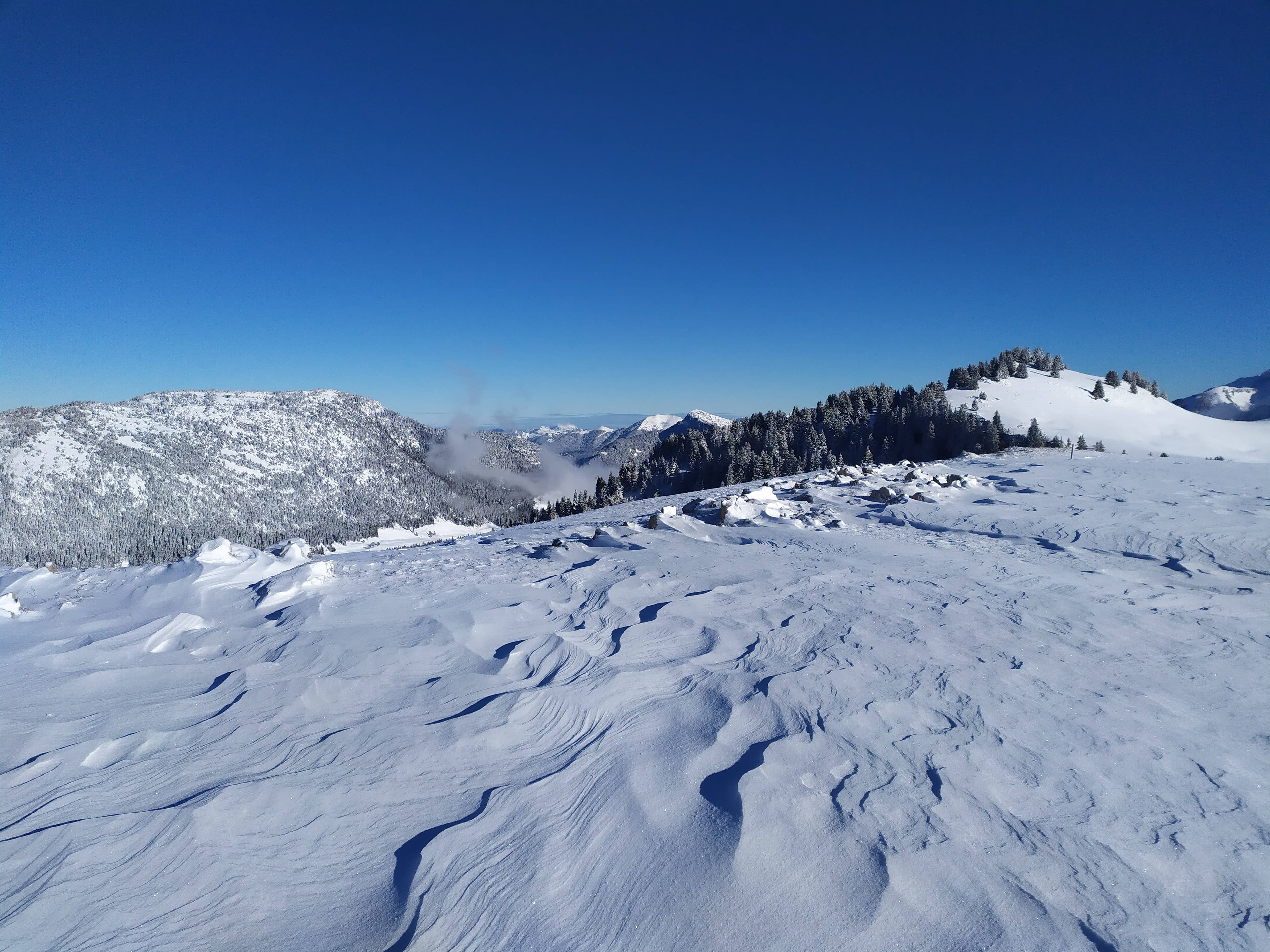 Raquettes en journée à la Montagne des Auges · Snowshoeing in Le Grand-Bornand