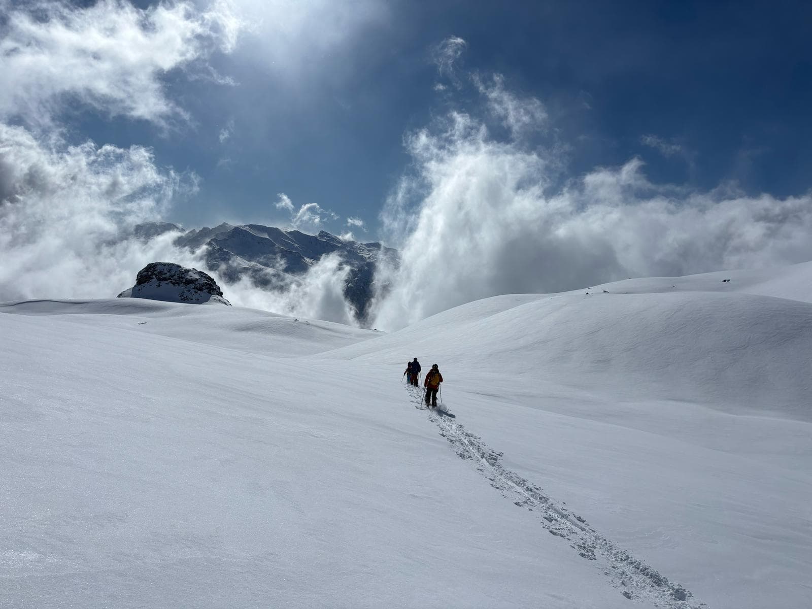 Sortie de randonnée dans les 3 vallées · Ski touring in Val Thorens